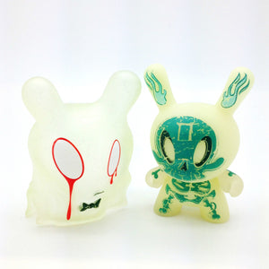 The 13 Dunny Series - The Grisly Phantom #2 - Mindzai
 - 2