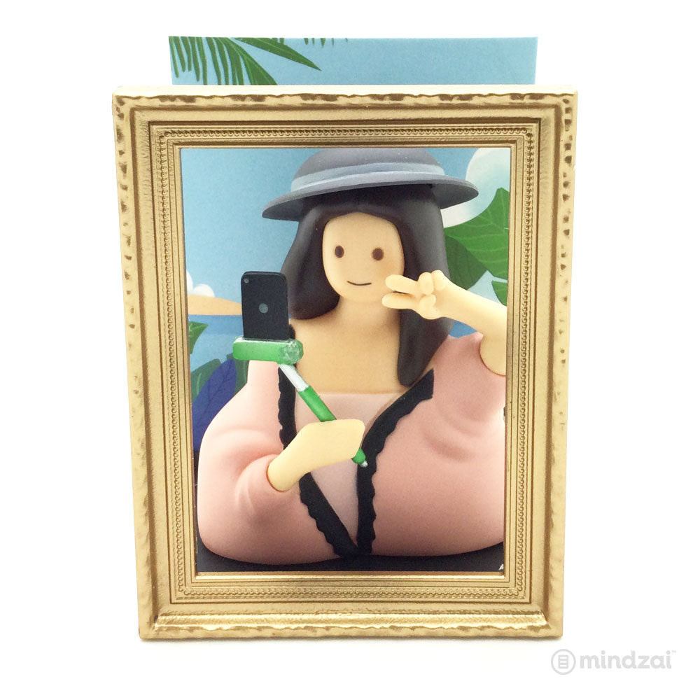 Mona Lisa Mini Figures by Straveling Muzeum - Taking a Selfie